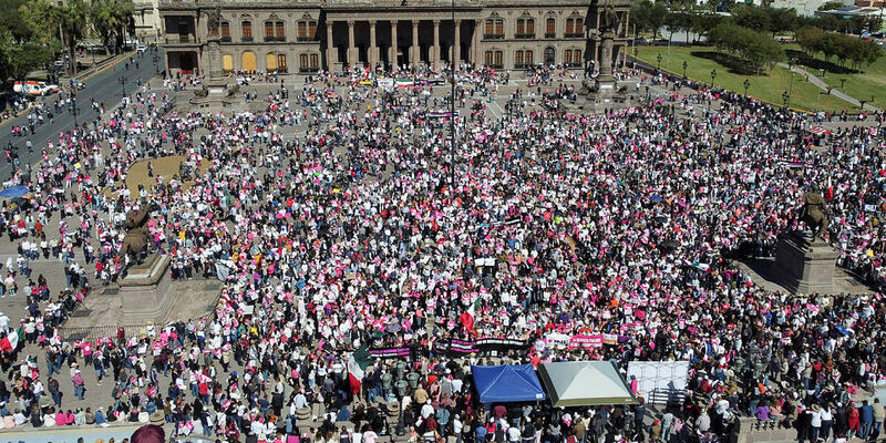 Protes Perombakan Pemilu oleh Presiden, Puluhan Ribu Warga Meksiko Turun ke Jalan