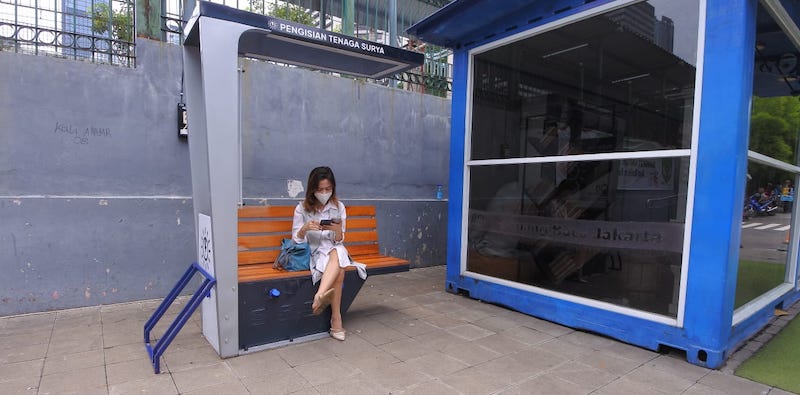 Bikin Terobosan, MRT Jakarta Hadirkan Pengisian Daya Tenaga Surya di Stasiun