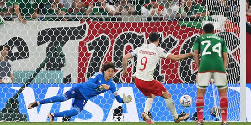 Lewandowski Gagal Penalti, Polandia Gigit Jari
