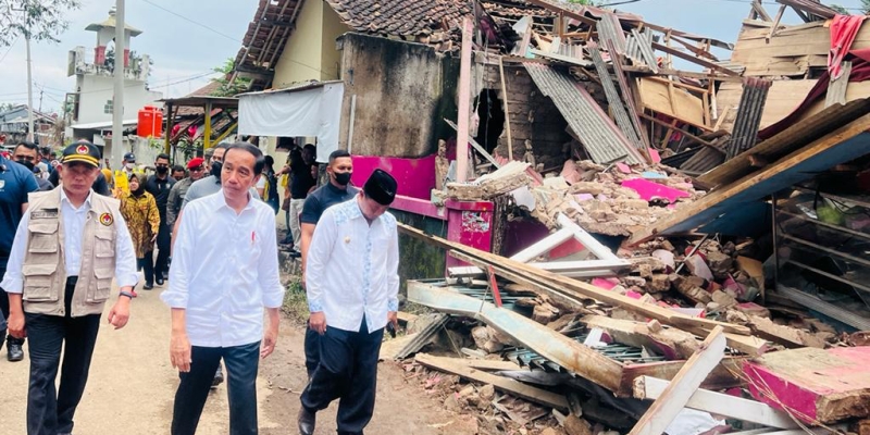 Di Cianjur, Presiden Jokowi Turun Langsung ke Episentrum Gempa
