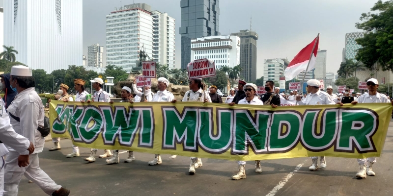 Aksi 411, Spanduk "Jokowi Mundur" Terbentang Lebar di Medan Merdeka