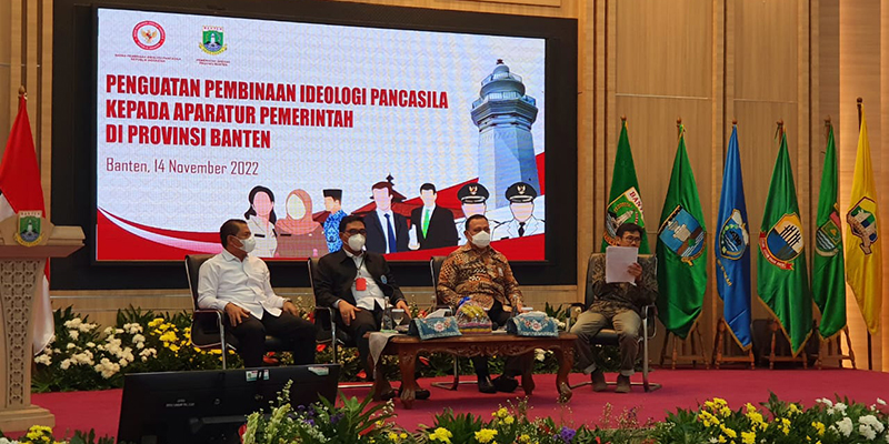 Ketua KPK RI Firli Bahuri (kedua kanan) saat hadir dalam kegiatan Penguatan dan Pembinaan Ideologi Pancasila kepada Aparatur Pemerintah Provinsi (Pemprov) Banten, Senin (14/11)/Ist