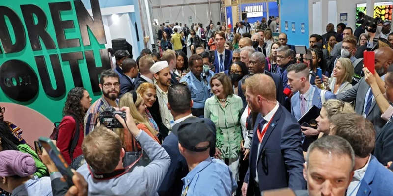 Nancy Pelosi Dikerubungi Wartawan di Sharm el-Sheikh, Singgung Hasil Pemilihan dan Masa Depan Iklim