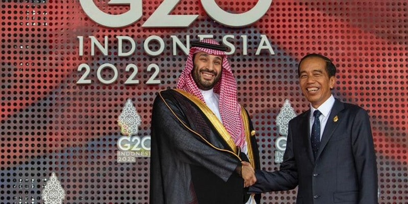 Putra Mahkota Arab Saudi Mohammed bin Salman disambut oleh Presiden Joko Widodo pada KTT G20/Net
