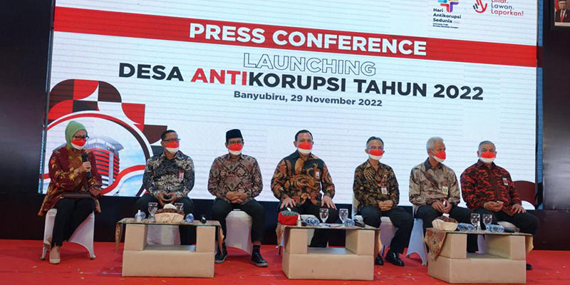 Ketua KPK RI Firli Bahuri (tengah) saat launching 10 Desa Antikorupsi di Semarang, Jawa Tengah/Ist