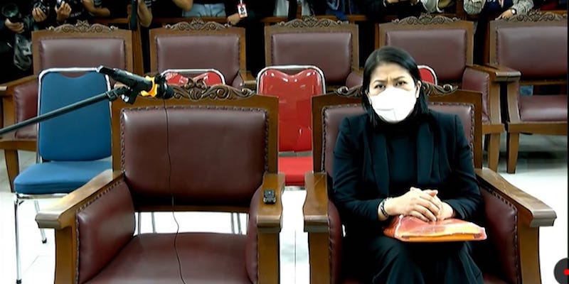 Putri Dicecar Hakim Soal Kejadian Keliling Jalan Bangka Sembari Bawa Senpi