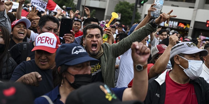 Peru Bergejolak, Pendukung Pedro Castillo Kepung Bandara