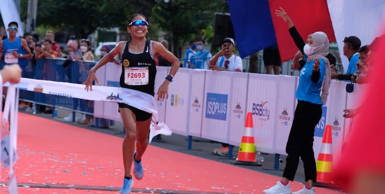 Juara Lari Semarang 10K, Pelari Porbin Odekta Elvina Perbarui Rekor Catatan Waktu Finish