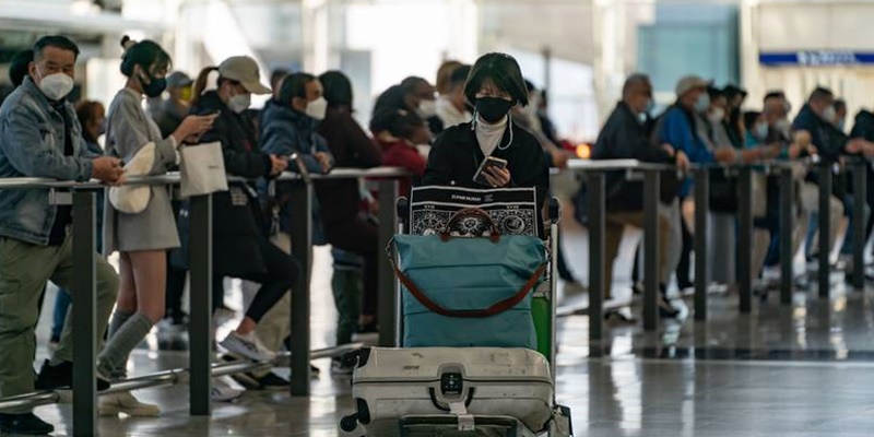 Khawatir Pelancong dari China  Sebarkan Varian Baru Covid-19, Inggris Wajibkan Tes Sebelum Keberangkatan