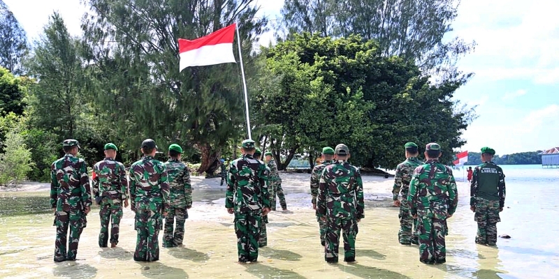 Dikabarkan Bakal Dilelang, TNI AD Kibarkan Bendera Merah Putih di Kepulauan Widi