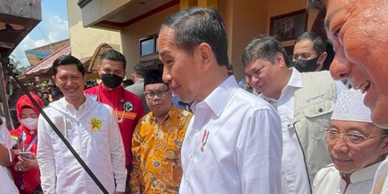 Didampingi Airlangga, Jokowi Pastikan Kawasan Relokasi di Cianjur Aman bagi Warga