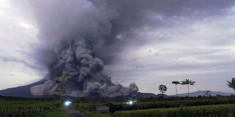 BNPB Pastikan Letusan Gunung Semeru Tak Timbulkan Tsunami