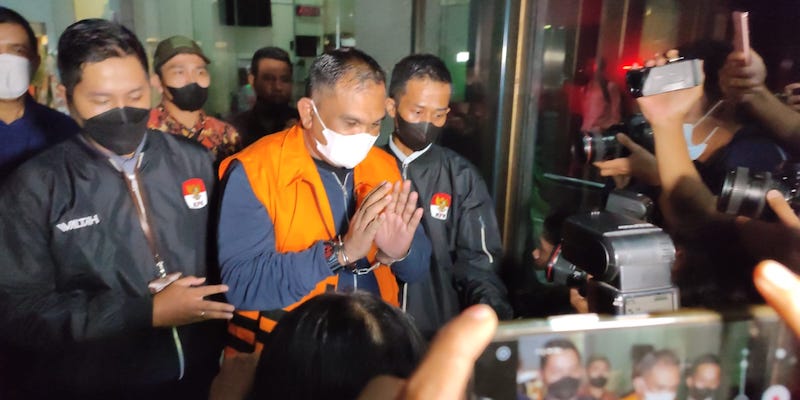 Resmi Ditahan KPK, Izil Azhar Sampaikan Permohonan Maaf