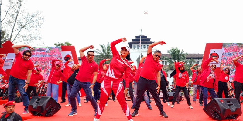 PDIP Gelar Senam di Lapangan Gasibu Bandung, Ada Ridwan Kamil