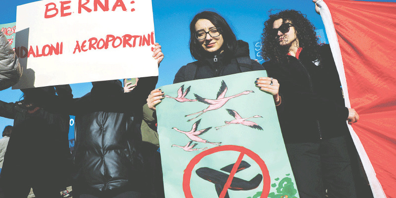 Kecam Pembangunan Bandara Dekat Suaka Burung, Aktivis Lingkungan Albania Gelar Protes