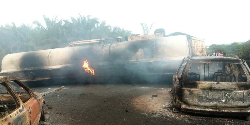 Truk Tabrak Bus Penumpang di Nigeria, 20 Tewas