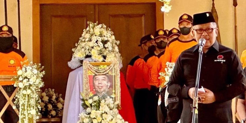 Titah Megawati, Hasto Kawal Pemakaman M Prakosa di Bantul