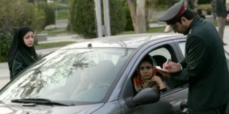 Polisi Moral Iran Perketat Aturan Pakai Jilbab di dalam Mobil
