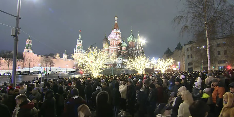 Rusia Bagikan 1.500 Kado Tahun Baru untuk Anak-anak di Donbas