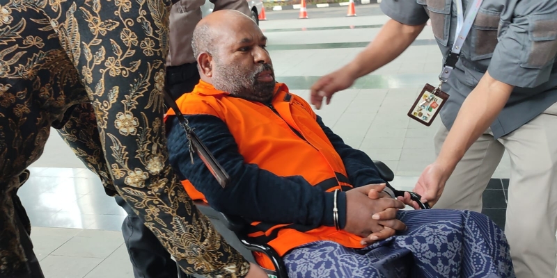 Diperiksa sebagai Saksi, Lukas Enembe Dikorek Soal Dokumen Pengadaan Infrastruktur Papua