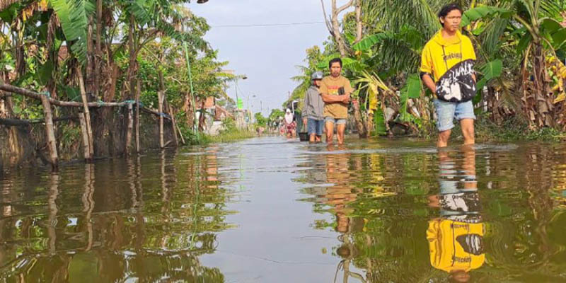 Banjir Kembali Tinggi, Puluhan Warga Demak Balik ke Pengungsian