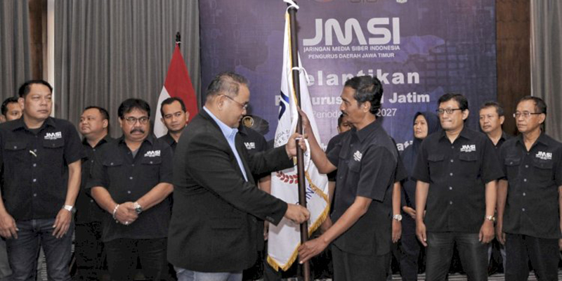 Ketua Umum JMSI Teguh Santosa saat melantik Pengurus Daerah JMSI Jawa Timur/RMOLJatim