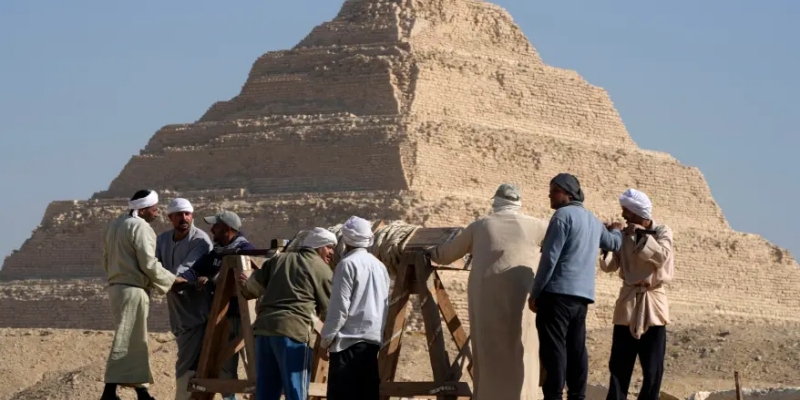 Arkeolog Mesir Temukan Mumi Berusia 4.300 Tahun, Berlapis Emas dan Tersegel
