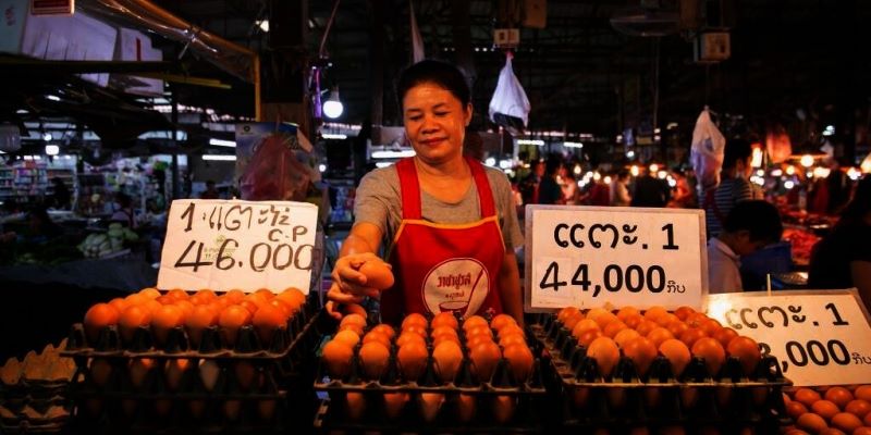 Inflasi Melonjak, Laos Berlakukan Larangan Impor dan Tutup Gerai Penukaran Mata Uang Asing