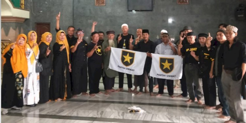 Aksi Kader Partai Ummat Bentangkan Bendera Parpol di Dalam Masjid Dikecam GP Ansor Kota Cirebon