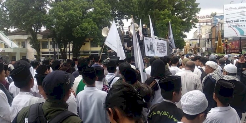 Turun ke Jalan, Umat Muslim Tasikmalaya Minta Indonesia Putus Hubungan dengan Swedia