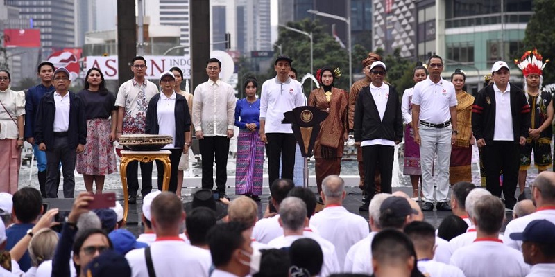 Kick Off Keketuaan ASEAN 2023, Jokowi Ikuti Parade di Bundaran HI