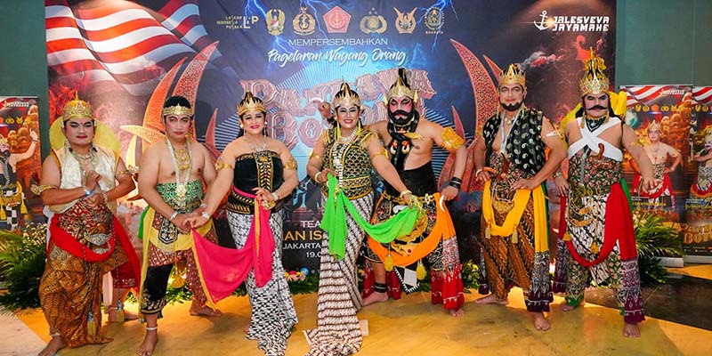 Ikut Lestarikan Budaya Indonesia, Laksamana TNI dan Kapolri Main Wayang Orang di TIM