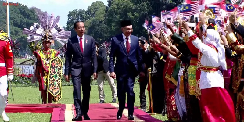 Disambut Jokowi, PM Anwar Ibrahim Tiba di Istana Bogor