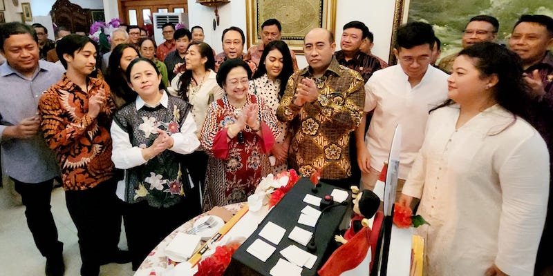 Ketua Umum PDIP Megawati Senin (23/1) bersama keluarga inti dan sahabatnya merayakan ulang tahun yang ke 76 tahun di Jalan Teuku Umar no.29, Menteng Jakarta Pusat/Ist