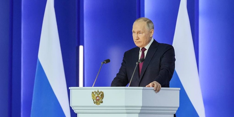 Putin: Barat Tidak Pernah Berhenti Menghabisi Rusia dan Merampok Asetnya