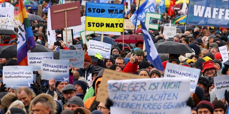 10 Ribu Orang Banjiri Berlin, Tolak Pasokan Senjata Jerman ke Ukraina