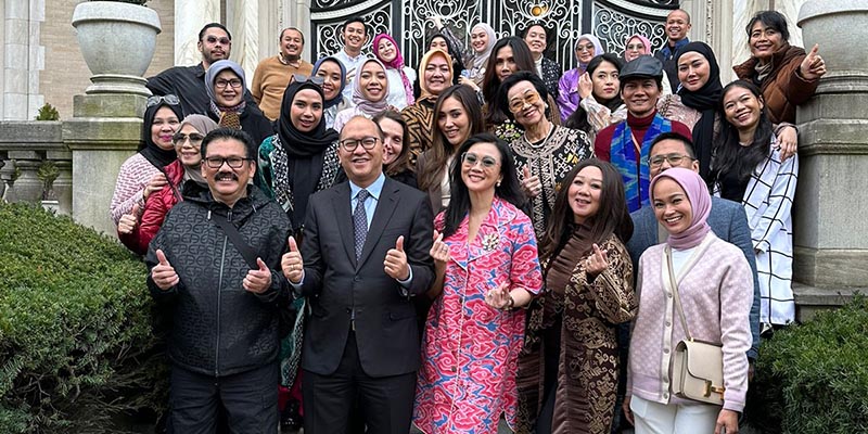 Rombongan perwakilan dan desainer 7 brand Indonesia diterima Duta Besar RI untuk Amerika Serikat, Rosan Roeslani dan istri/Ist