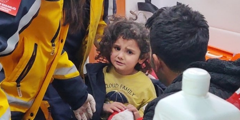Terjebak 89 Jam di Reruntuhan Gempa Turki, Dua Gadis Kecil Berhasil Selamat