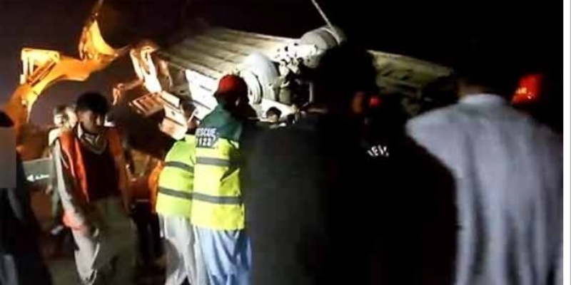 Bus Terbalik di Pakistan Tewaskan 14 Penumpang