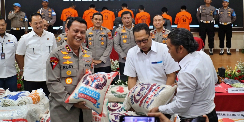 Polda Banten Tangkap 7 Tersangka Pengoplos 350 Ton Beras Bulog