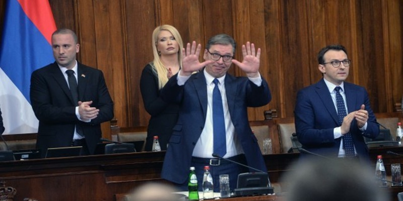 Anggota Parlemen Serbia Bentrok dalam Debat Menegangkan Soal  Kosovo, Ada yang Teriak Memaki Vucic