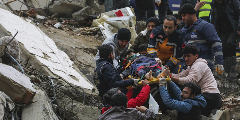Banyak yang Masih Terperangkap di Reruntuhan, Korban Jiwa Gempa Turki dan Suriah Terus Bertambah