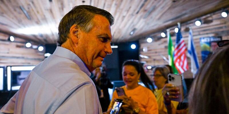 Baru Muncul Setelah Kabur, Bolsonaro Yakinkan Pendukung Tetap Aktif di Politik