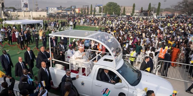 Paus Fransiskus Minta Masyarakat Sudan Letakkan Senjata dan Saling Memaafkan