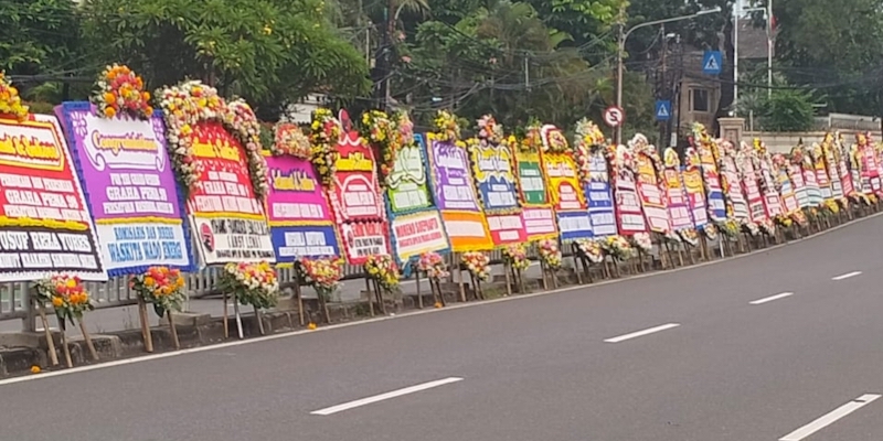 Adian Napitupulu: Ribuan Karangan Bunga Graha PENA 98 Simbol Harapan Indah Indonesia