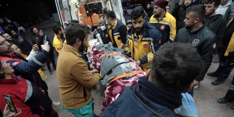 Dua Belas Hari Terkubur di Reruntuhan, Pria Korban Gempa Turki Berhasil Diselamatkan
