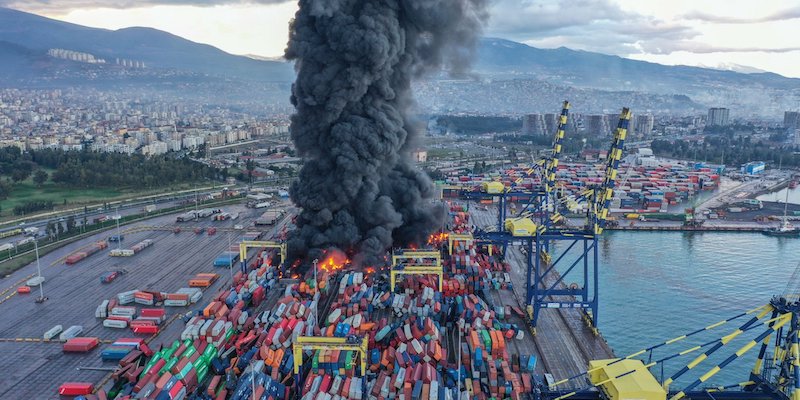 Gempa Turki Picu Kebakaran Hebat di Pelabuhan Iskenderun, Ratusan Kontainer Hangus