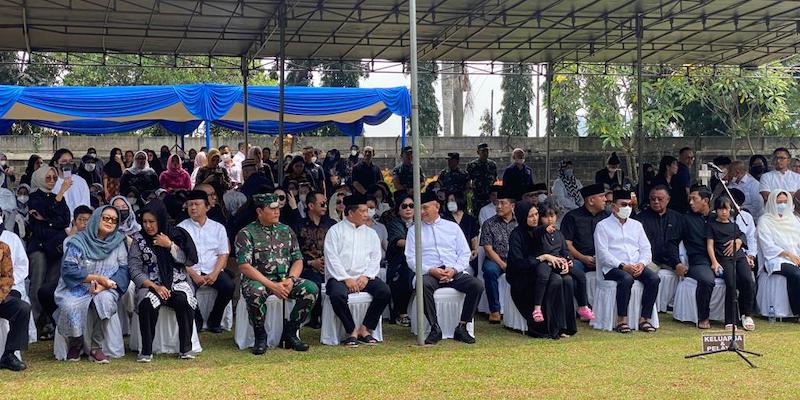 Panglima TNI dan Mendagri Hadiri Pemakaman Istri Moeldoko di TMP Pondok Aren