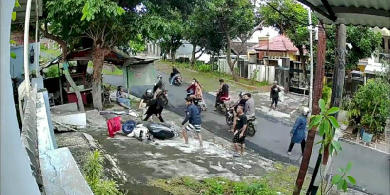 Sekelompok Pemuda Bercadar Serang Kafe di Tuban, Dua Orang Terluka