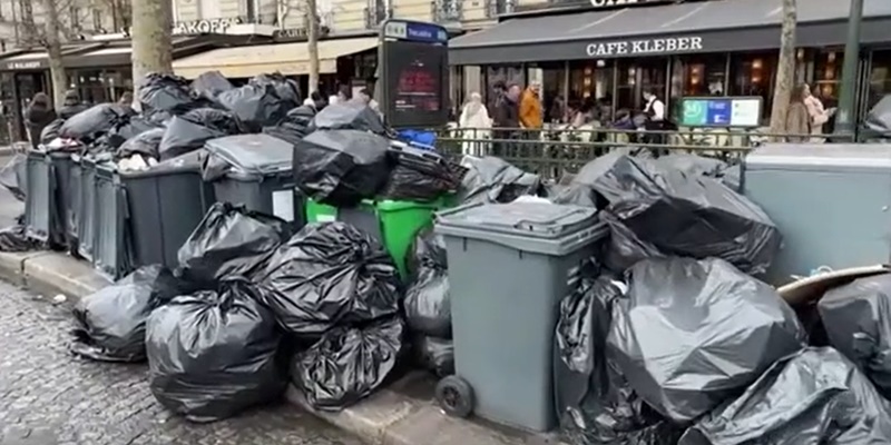 Prancis dibanjiri timbunan sampah setinggi 2 meter, setelah para pekerja pengangkut sampah ikut serta dalam aksi mogok massal terkait undang-undang reformasi pensiun/Net